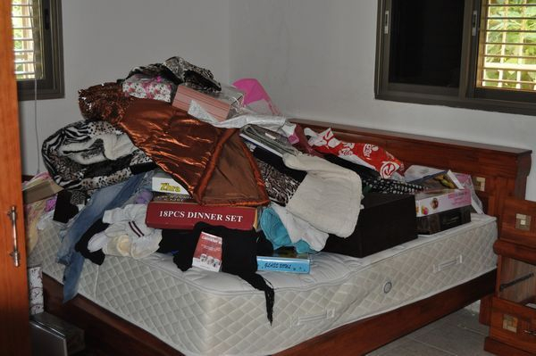 بالصور: قوى كبيرة من الشرطة تداهم بيت عائلة "ابو معمر" في الرملة 